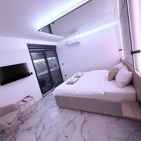 Luxury Ervin Bonaci